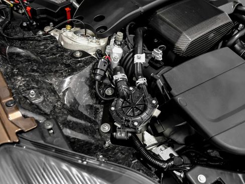 Used 2025 Aston Martin Vanquish V12 image 38