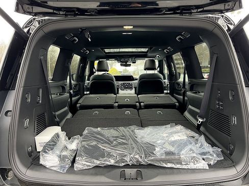 New 2025 Nissan Armada Platinum Reserve image 24