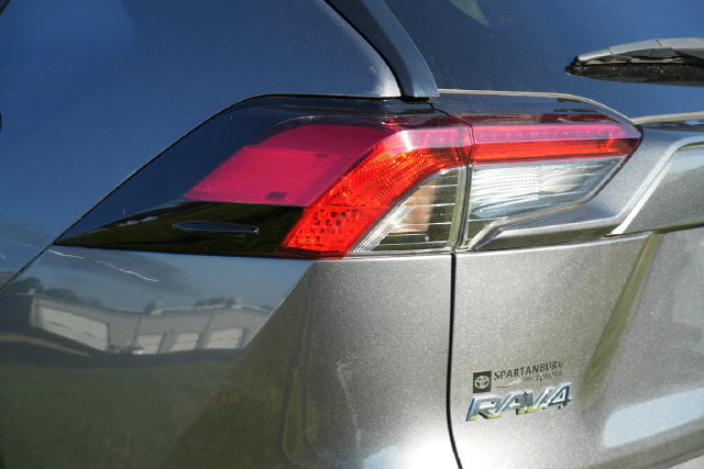 Used 2021 Toyota RAV4 XLE Premium AWD/4WD image 16