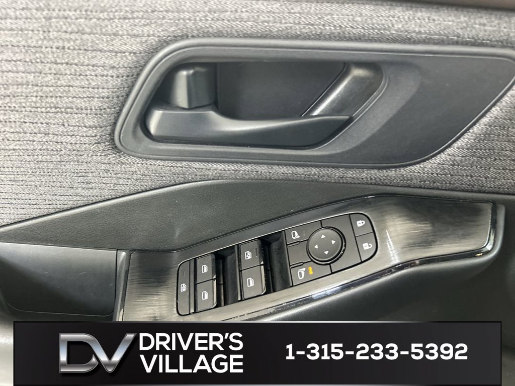Used 2023 Nissan Rogue S AWD/4WD image 11