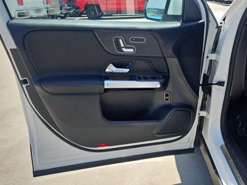 Used 2023 Mercedes-Benz GLB 250 image 22