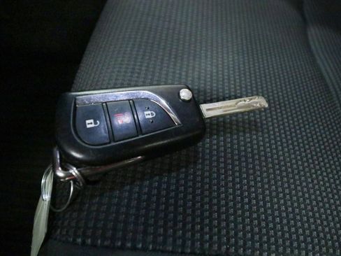 Used 2022 Toyota RAV4 LE image 21