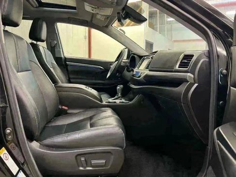 Used 2018 Toyota Highlander SE image 27