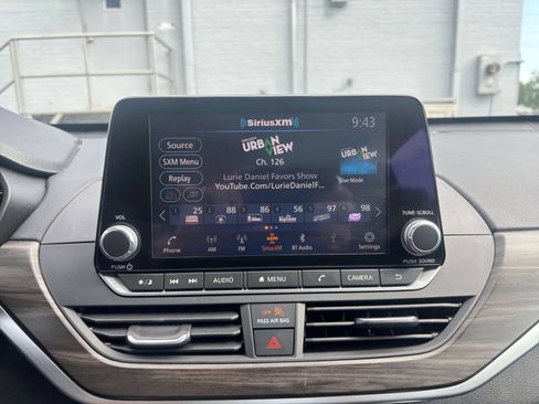 Used 2025 Nissan Altima 2.5 SV FWD image 20