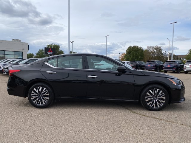 Used 2025 Nissan Altima 2.5 SV FWD image 6