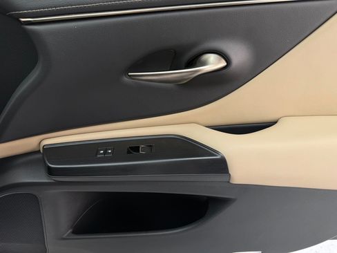 Used 2021 Lexus ES 350 w/ Accessory Package FWD image 28