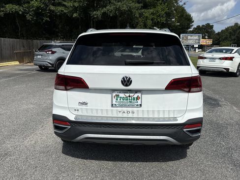 Used 2023 Volkswagen Taos SE FWD image 4