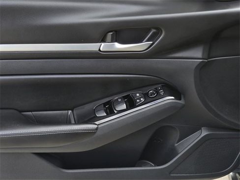 Used 2023 Nissan Altima 2.5 SV image 16