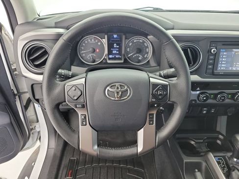 Used 2018 Toyota Tacoma SR5 RWD image 21