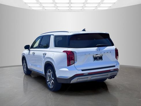 Used 2023 Hyundai Palisade SEL w/ Premium Package FWD image 4