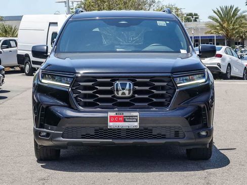 Used 2025 Honda Pilot Sport image 2