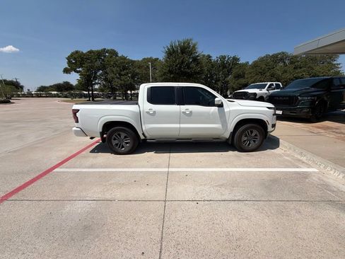 Used 2025 Nissan Frontier SV AWD/4WD image 12