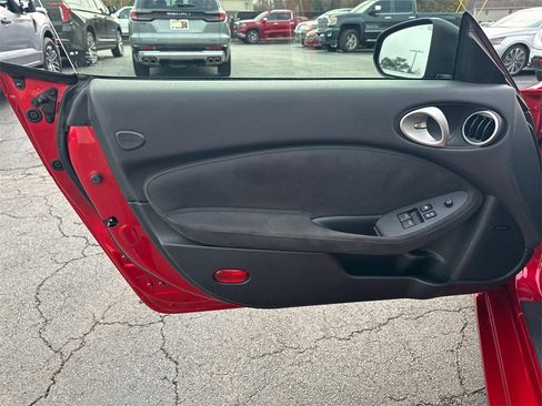 Used 2019 Nissan 370Z Touring image 11