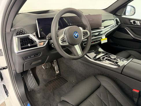 Used 2026 BMW X5 xDrive50e w/ M Sport Package AWD/4WD image 4