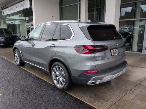 New 2026 BMW X5 xDrive50e w/ Premium Package image 9