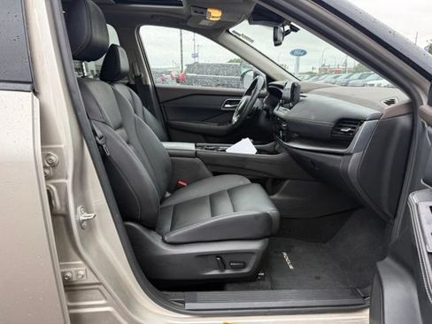 Used 2021 Nissan Rogue SL w/ Premium Package AWD/4WD image 12