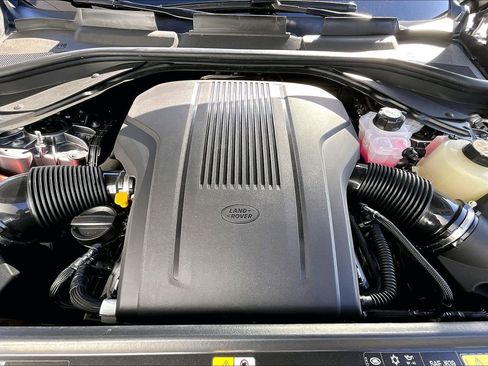 Used 2025 Land Rover Range Rover Long Wheelbase Autobiography image 10