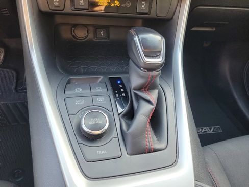 Used 2021 Toyota RAV4 SE w/ Weather & Moonroof Package AWD/4WD image 14