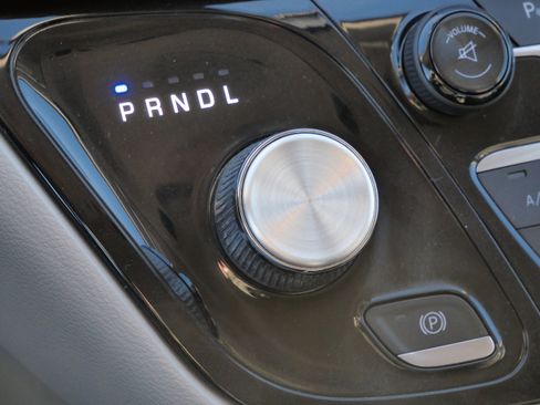 Used 2017 Chrysler Pacifica Touring-L image 25