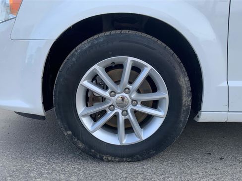 Used 2019 Dodge Grand Caravan SXT image 25