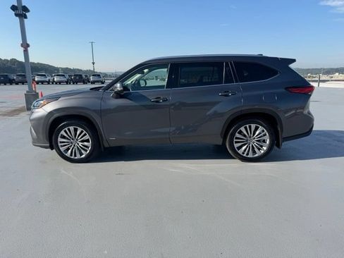 Used 2023 Toyota Highlander Platinum AWD/4WD image 6
