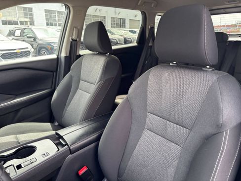Used 2025 Nissan Rogue SV FWD image 38