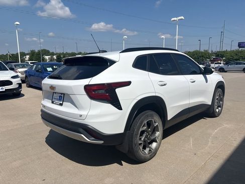 Used 2024 Chevrolet Trax LT FWD image 5