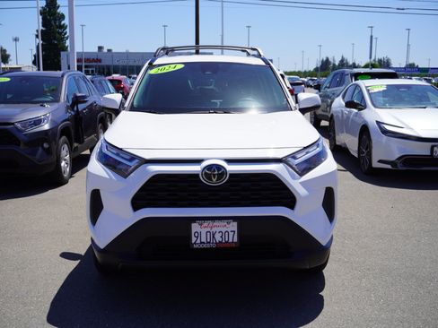 Used 2024 Toyota RAV4 XLE AWD/4WD image 4