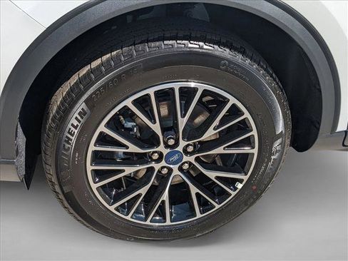 New 2025 Ford Escape SE w/ PHEV Premium Package FWD image 10