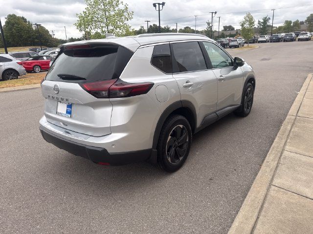 Used 2025 Nissan Rogue SV w/ SV Premium Package FWD image 4