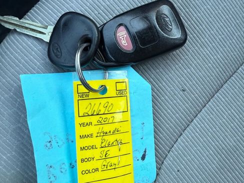 Used 2017 Hyundai Elantra SE FWD image 23