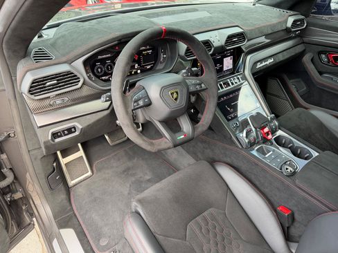 Used 2024 Lamborghini Urus Performante AWD/4WD image 42