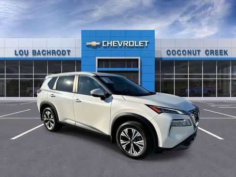 Used 2023 Nissan Rogue SV image 2