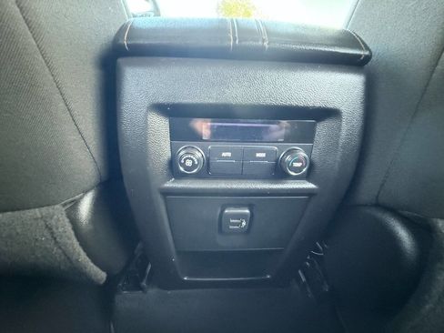 Used 2021 Chevrolet Traverse LS image 23