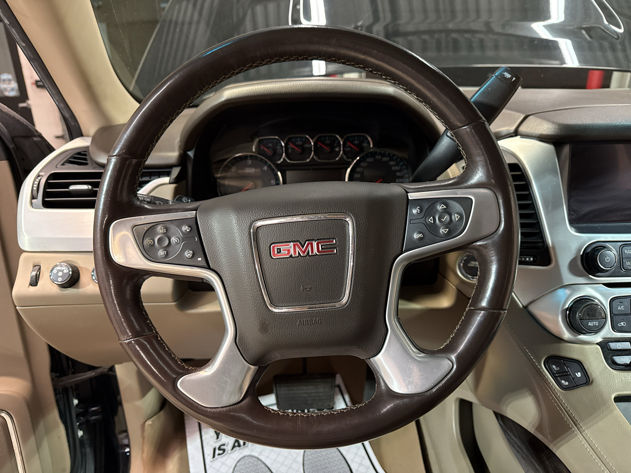 Used 2019 GMC Yukon XL SLT w/ Open Road Package AWD/4WD image 18