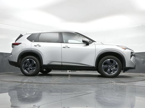 Used 2024 Nissan Rogue SV FWD image 42