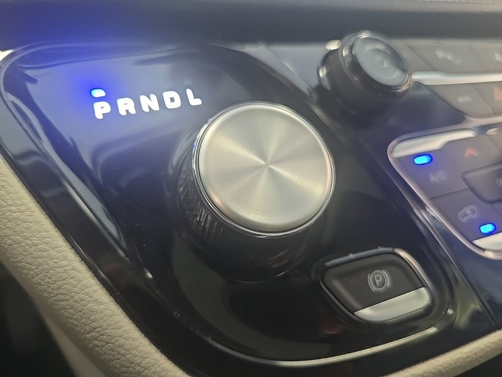 Used 2024 Chrysler Pacifica Limited FWD image 25