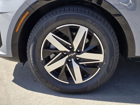 Certified 2023 Kia Sorento EX image 17