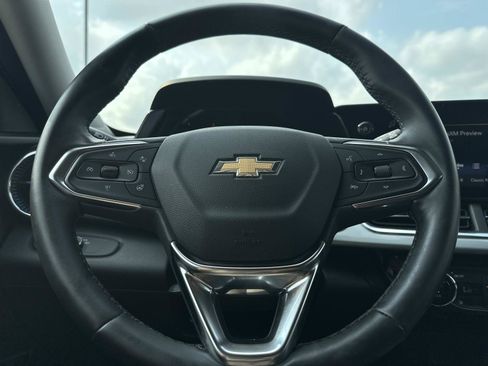 Used 2025 Chevrolet Trax LT w/ Driver Confidence Package FWD image 19