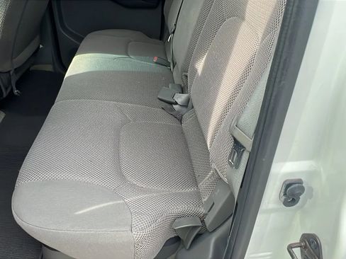 Used 2016 Nissan Frontier SV RWD image 18