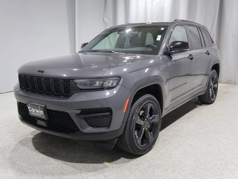 Used 2023 Jeep Grand Cherokee Altitude AWD/4WD image 7