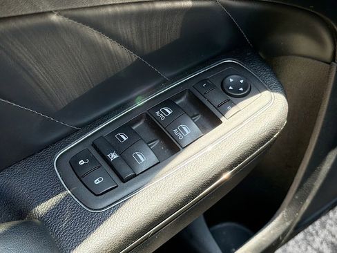Used 2022 Dodge Charger R/T w/ Plus Group RWD image 17