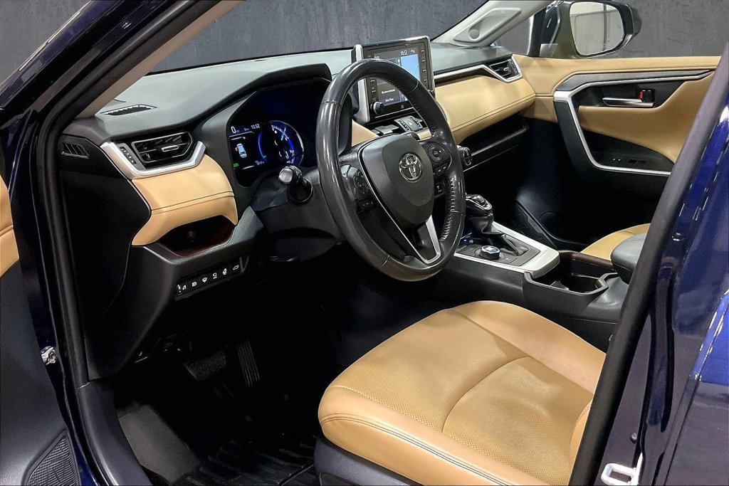 Used 2020 Toyota RAV4 Limited AWD/4WD image 18
