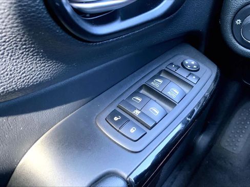 Used 2023 Jeep Cherokee Altitude Lux AWD/4WD image 34