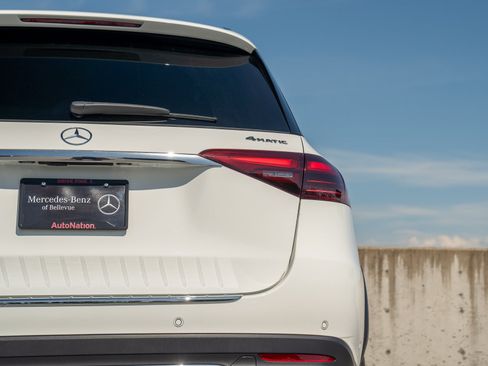 Certified 2025 Mercedes-Benz GLE 450e 4MATIC w/ Winter Package image 10