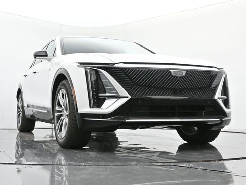 New 2025 Cadillac Lyriq Luxury image 22