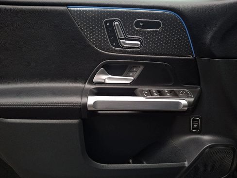 Used 2024 Mercedes-Benz GLB 250 4MATIC image 13