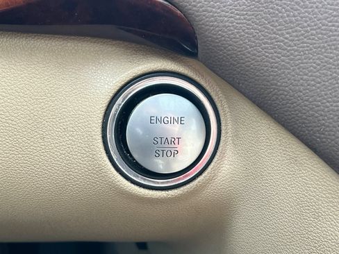Used 2012 Mercedes-Benz GL 450 4MATIC image 21