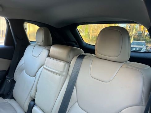 Used 2017 Jeep Cherokee Limited image 19