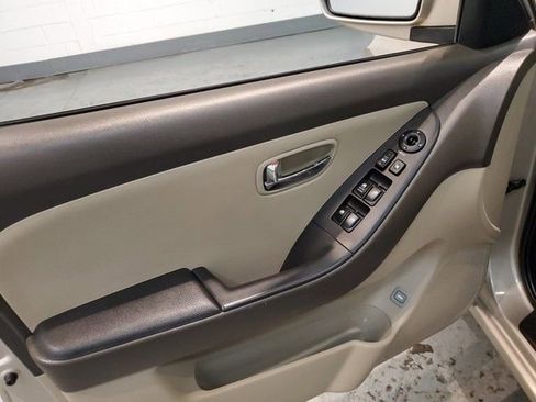 Used 2010 Hyundai Elantra GLS image 11